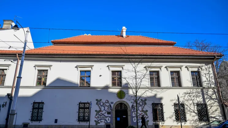 Muzeum Etnograficzne Dom Esterki po remoncie dachu