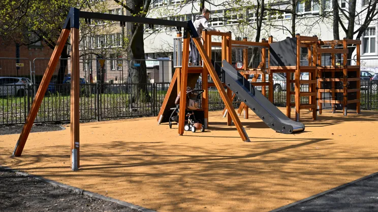 Plac zabaw na pl.Sikorskiego