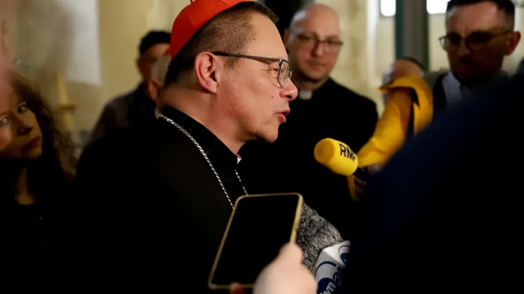 Kardynał Grzegorz Ryś w Synagodze Kupa w Krakowie 