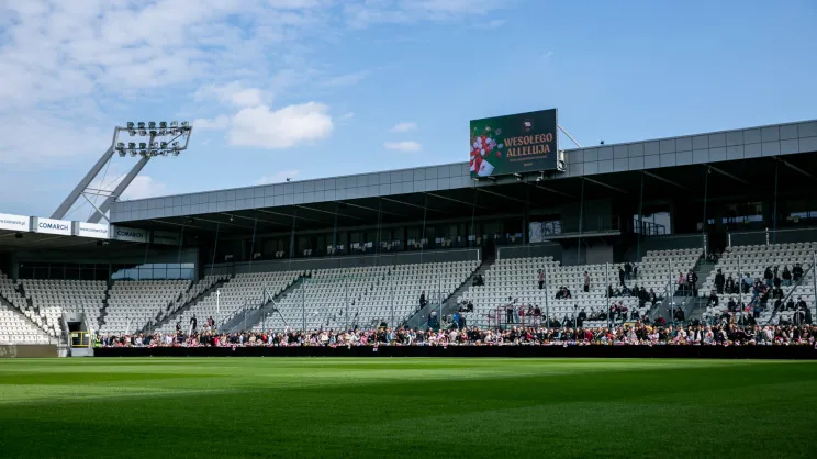 Święcenie pokarmów na stadionie Cracovii