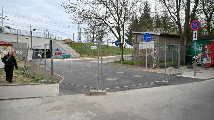 Brakujący fragment przy ul. Traugutta