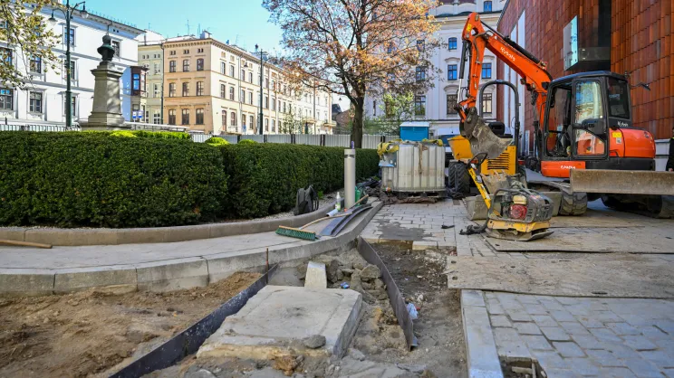 Remont placu przed magistratem