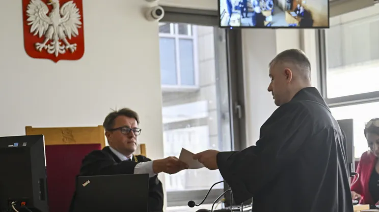 Rozprawa w trybie referendalnym Wojciech Jakubowski kontra Szczęsny Filipiak