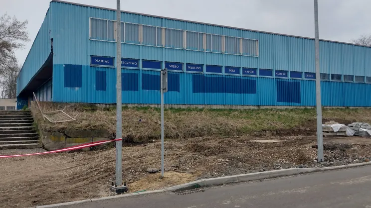 Nieużytkowany pawilon handlowy - os. Na Wzgórzach