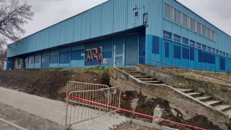 Nieużytkowany pawilon handlowy - os. Na Wzgórzach