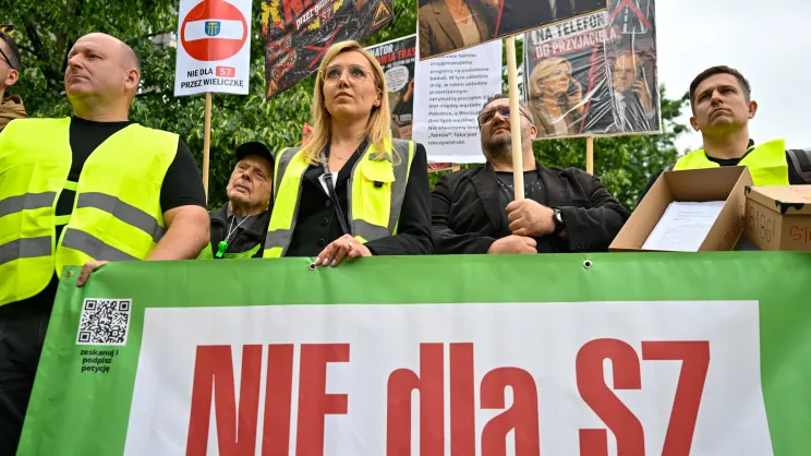 Protest mieszkańców przeciwko planowanej budowie trasy S7