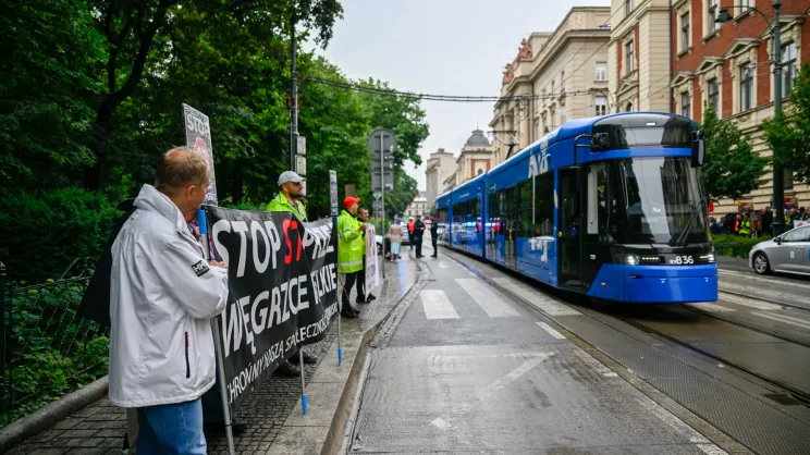 Protest mieszkańców przeciwko planowanej budowie trasy S7