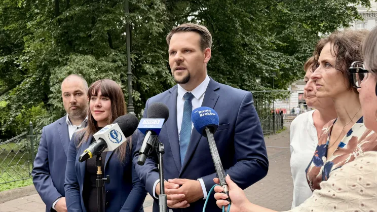 Konferencja prasowa Michała Drewnickiego w temacie remontu torowiska pod Teatrem Bagatelą