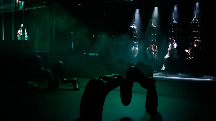 Spektakl „Larwy” w Teatrze Łaźnia Nowa
