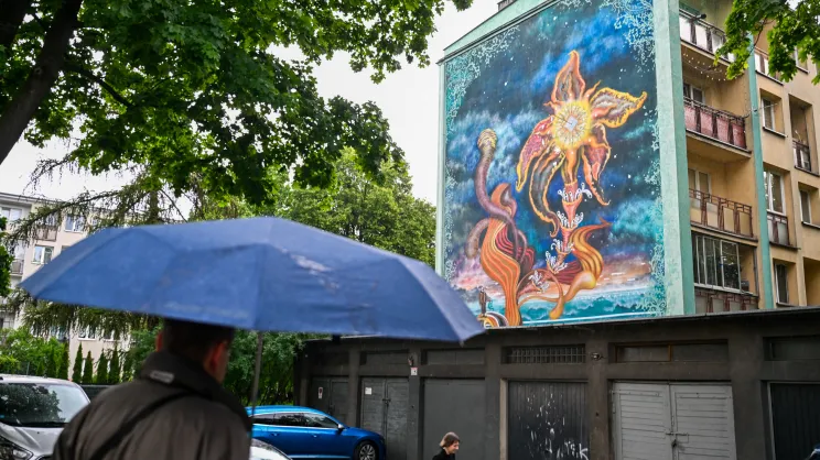 Mural autorstwa Mikołaja Rejsa na bloku przy ul. Siemaszki