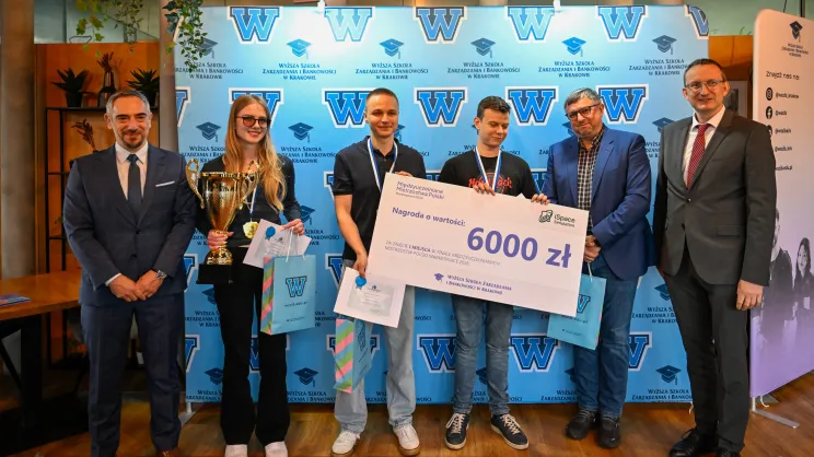 Zwycięska drużyna z Akademii Leona Koźmińskiego
