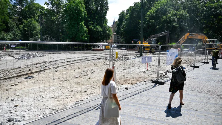 Remont torowiska i rozjazdów przy Teatrze Bagatela