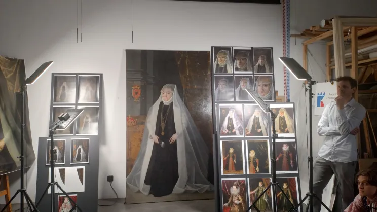 Portret Anny Jagiellonki w pracowni konserwatorskiej 