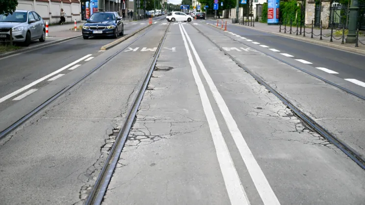 Zniszczone torowisko na ul. Lubicz