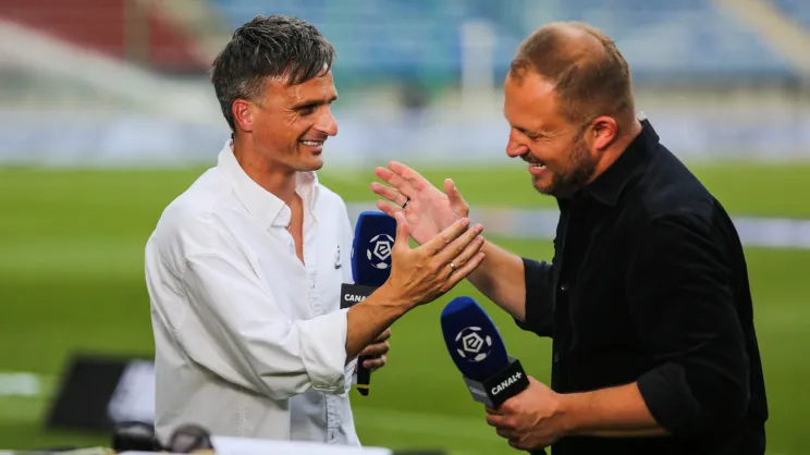 Sławomir Peszko (z lewej) i Bartosz Ignacik (reporter Canal+)