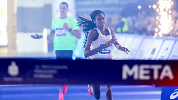 Valentine Jebet Benedek na mecie12. PKO Cracovia Półmaratonu Królewskiego