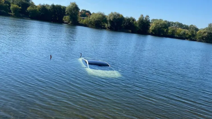 Tesla z opcją łódź podwodna