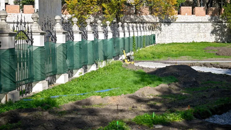 Prace przy budowie ogrodu kontemplacyjnego i sadu przy ul. Skałecznej