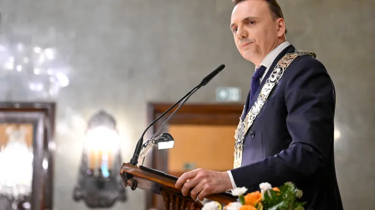 Łukasz Gibała podczas przemówienia