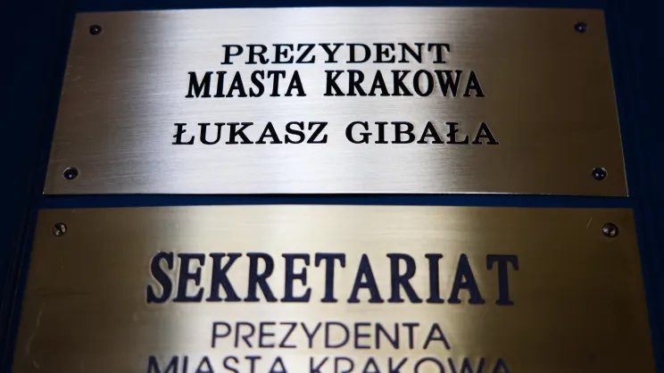 Wejście do gabinetu prezydenta Łukasza Gibały