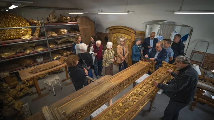 Zdemontowane elementy ołtarza znajdują się już w pracowni konserwatorskiej
