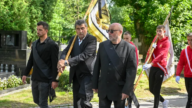 Andrzej Turecki (w środku), prezes Wieczystej Kraków