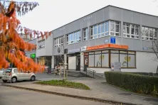 Pawilon usługowy na osiedlu podwawelskim