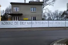 Napis na ogrodzeniu inwestycji SAO