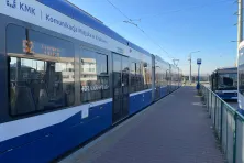Tramwaj nr 52 na pętli Czerwone Maki P+R