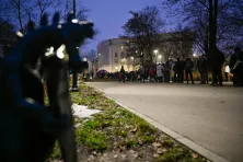 Przedświąteczny karp dla Krakowian na placu Inwalidów