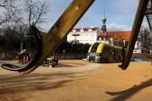 Drewniany model pociągu w Parku Kolejowym