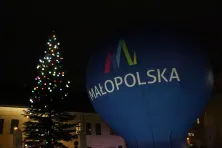 19. Choinka pod Oknem Papieskim