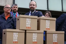 Składanie podpisów pod referendum