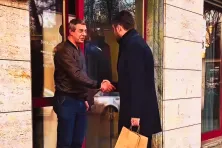 Prezydent Aleksander Miszalski w sklepie z odzieżą przy ul. Bronowickiej