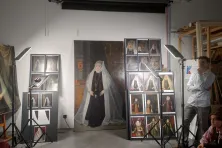 Portret Anny Jagiellonki w pracowni konserwatorskiej 
