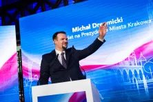 Michał Drewnicki podczas konwencji w hali Sokoła