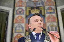 Łukasz Gibała podczas przemówienia