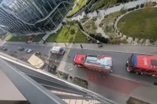 Samochód ciężarowy wyjechał w budynek