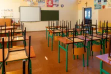 Szkoła przed pierwszym dzwonkiem - zdjęcie ilustracyjne