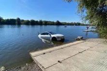 Tesla z opcją łódź podwodna