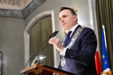 Łukasz Gibała podczas przemówienia