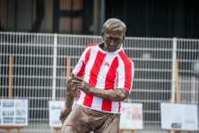 Pomnik Józefa Kałuży przy stadionie Cracovii