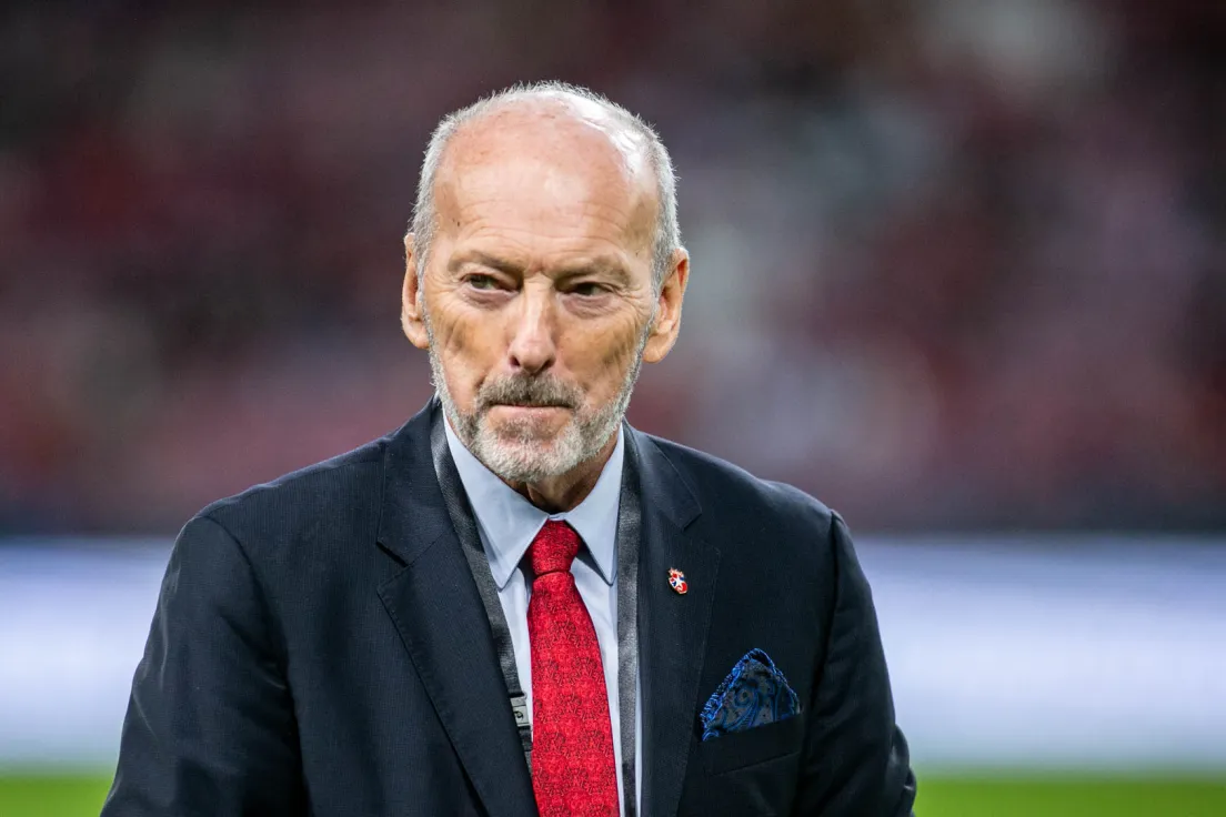 Peter Moore przemawia przed meczem Wisły Kraków z Odrą Opole