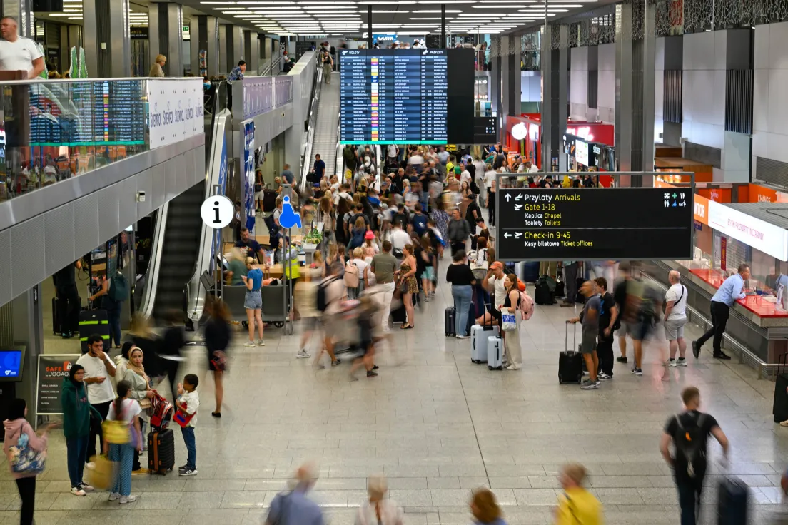 Wnętrze terminala pasażerskiego