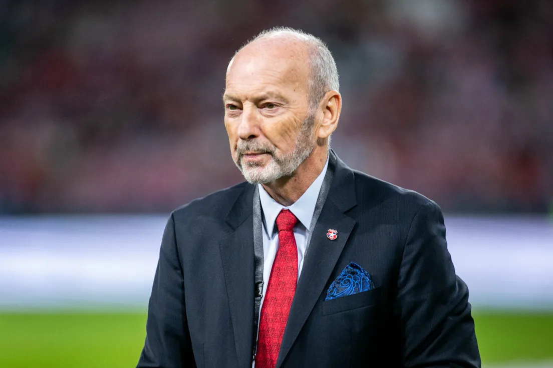 Peter Moore przemawia przed meczem Wisły Kraków z Odrą Opole