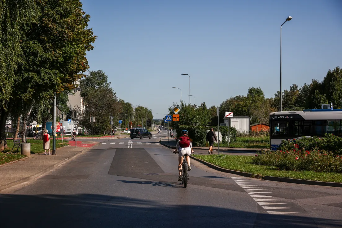Widok na pętlę autobusową "Złocień"