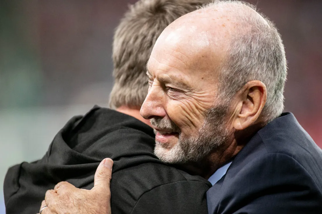 Peter Moore przemawia przed meczem Wisły Kraków z Odrą Opole