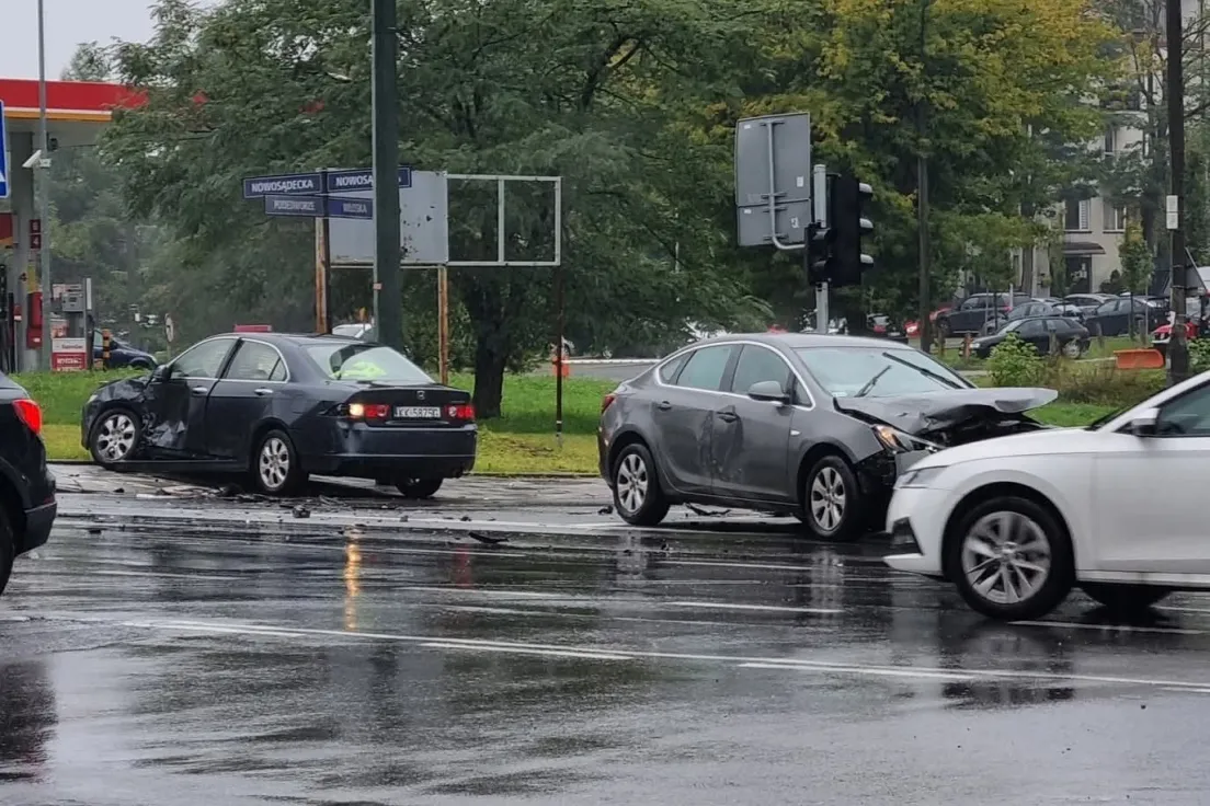 Niedziałająca sygnalizacja na skrzyżowaniu