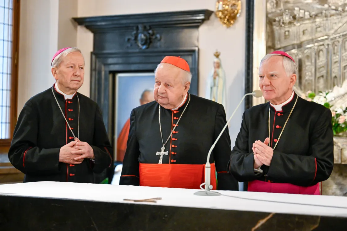 Bp Jan Zając z lewej