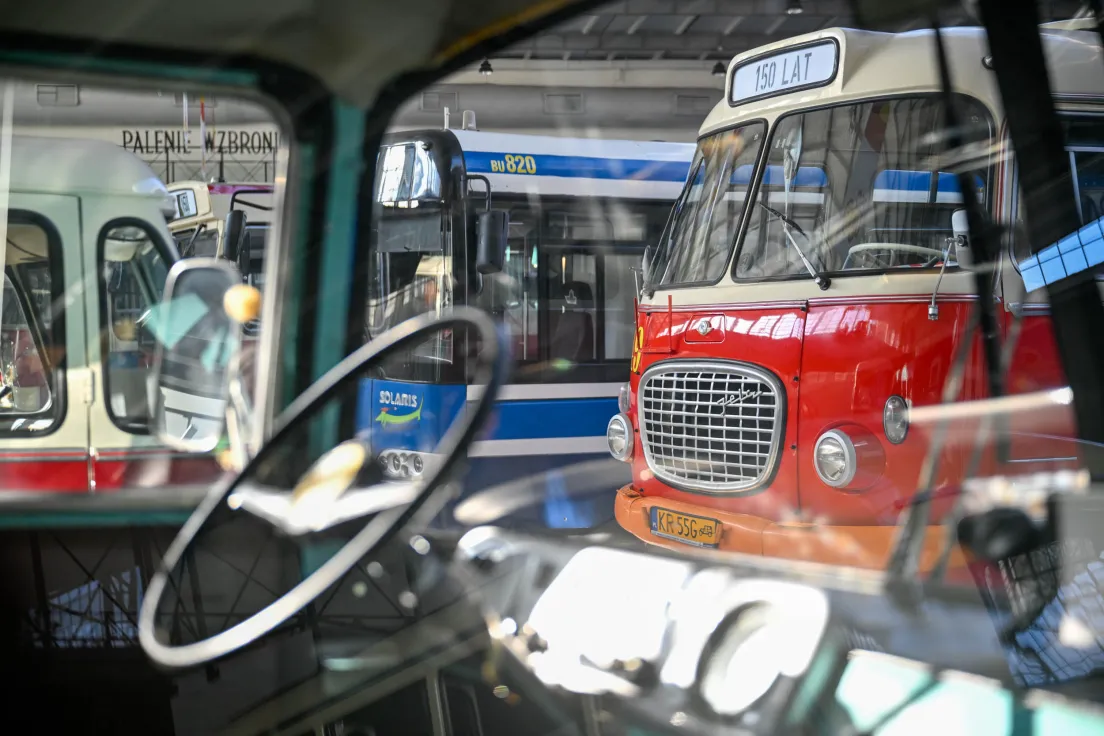 Nowa wystawa autobusów na 150 lecie MPK w  hangarze Muzeum Inżynierii Miejskiej